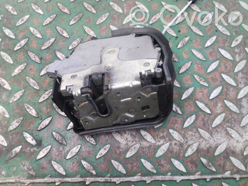 Rear door lock   8402602