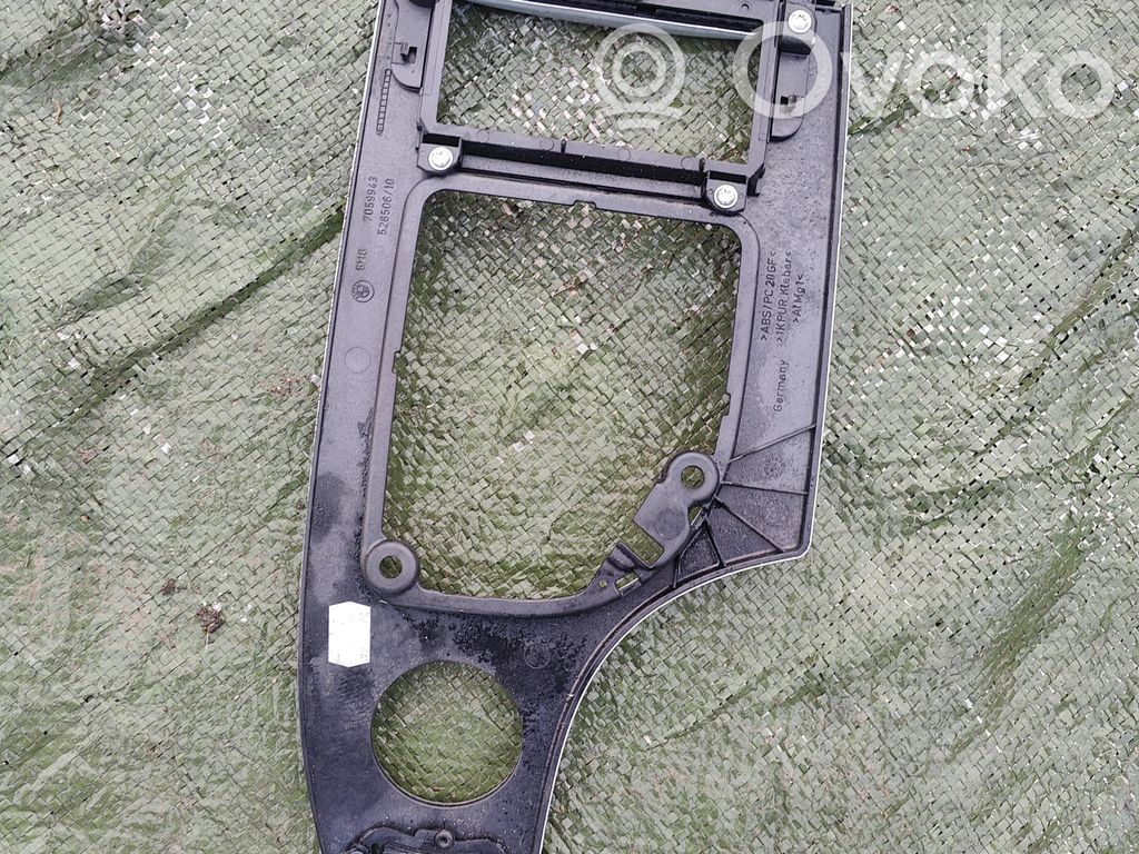 BMW 5 E60 E61 Pavarų perjungimo svirties apdaila (plastikinė) 
