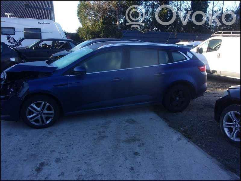 Renault Megane IV Aizmugurējais lukturis pārsegā 