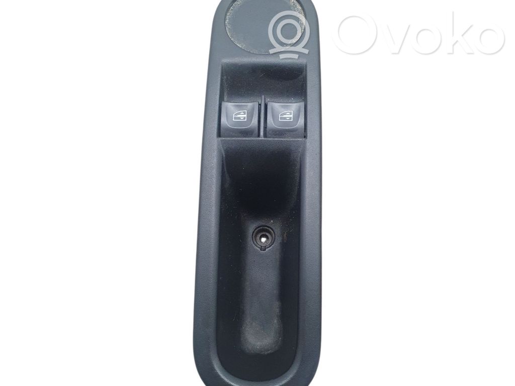 Renault Twingo III Electric window control switch 