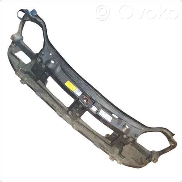 Opel Vivaro Pas przedni 