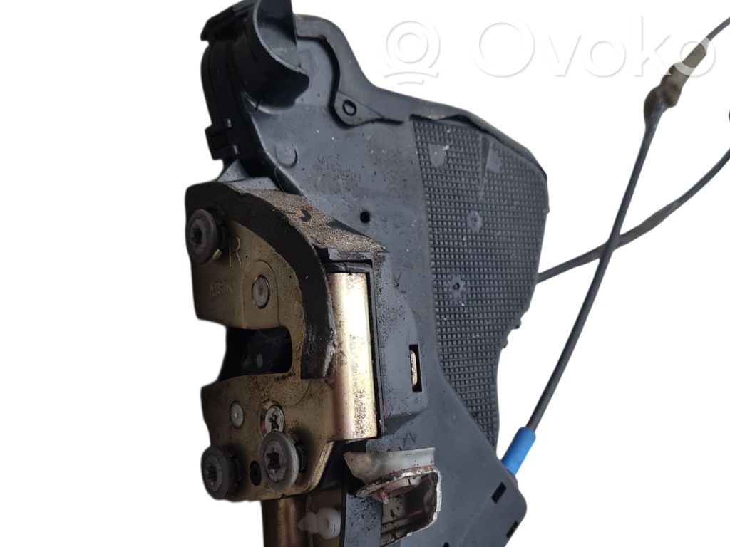 Toyota Corolla Verso E121 Priekšpusē slēdzene 