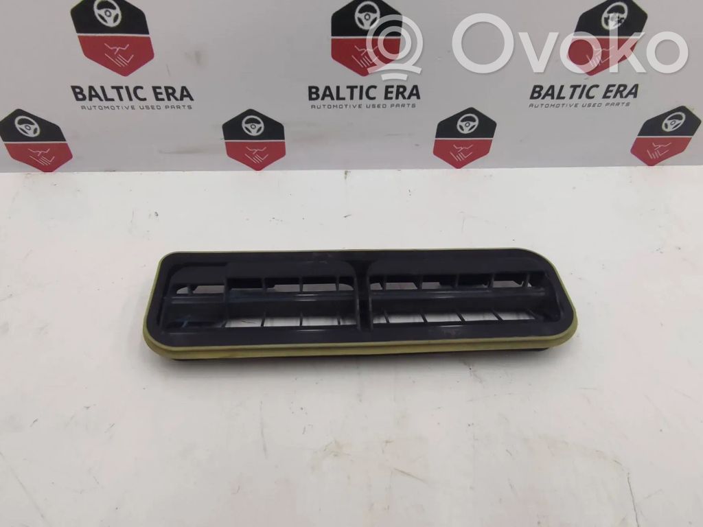 Mercedes-Benz C W204 Kratka wentylacyjna pod zderzakiem tylnym 