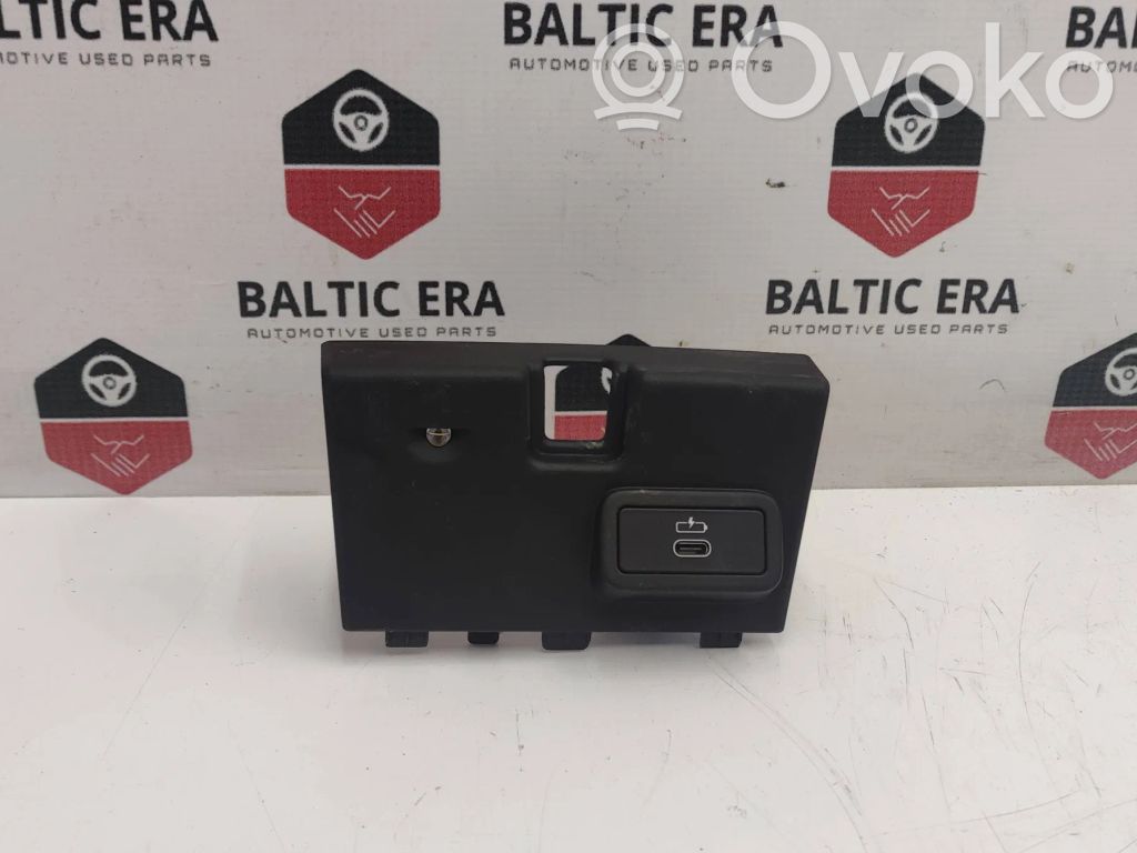 BMW i4 USB socket connector 