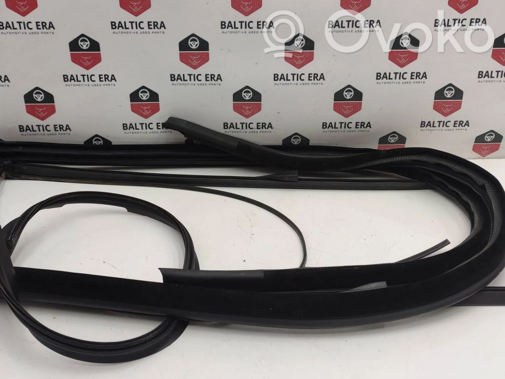 BMW M4 F82 F83 Gumowa uszczelka drzwi 