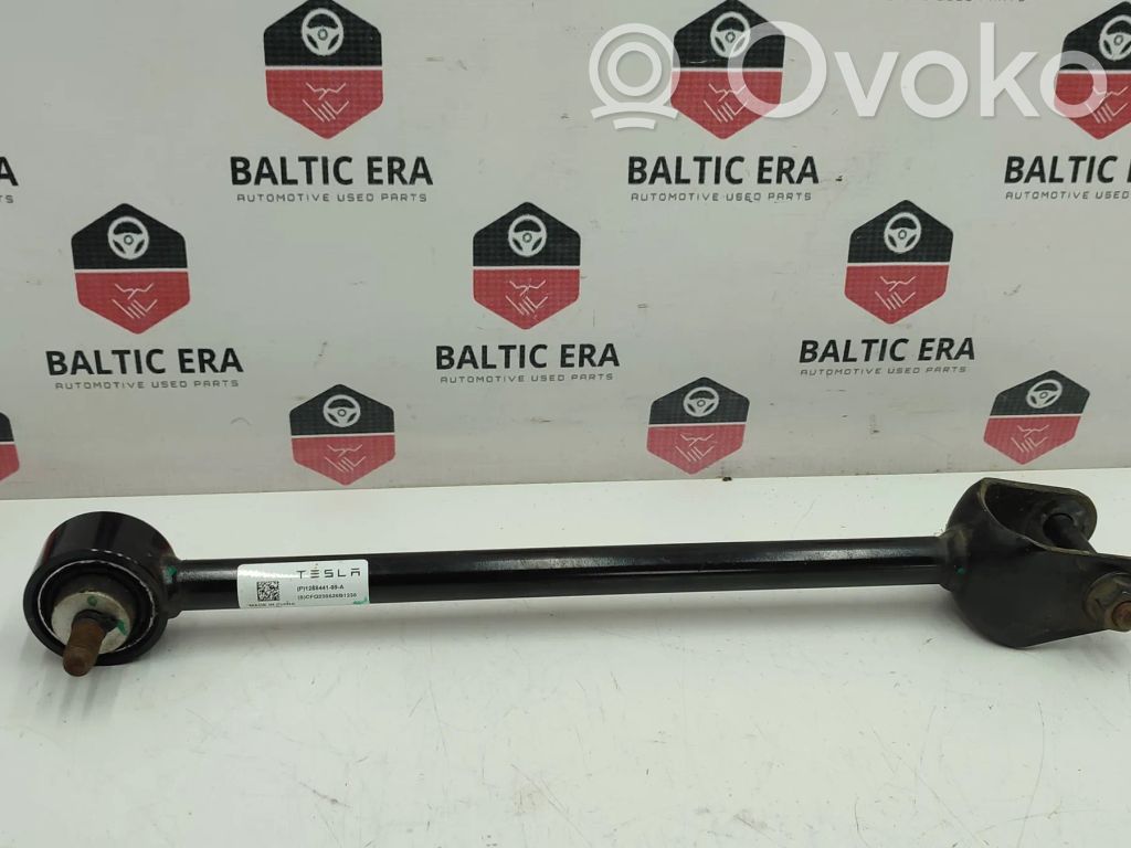 Tesla Model 3 Вилы 