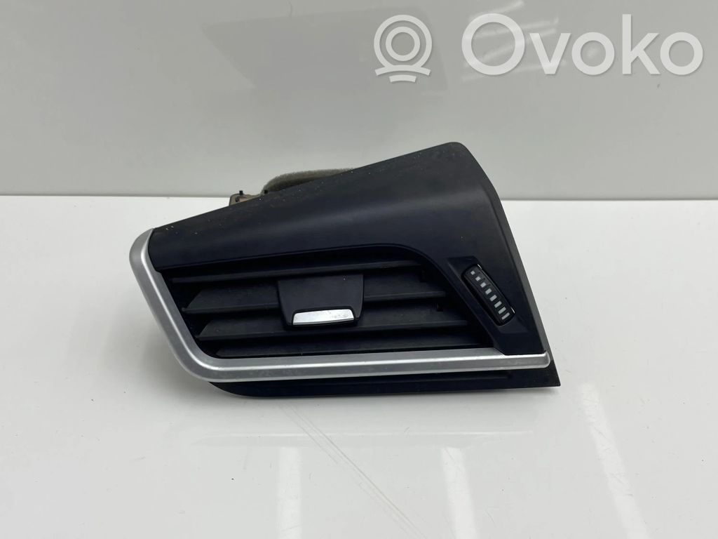 BMW 2 F46 Boczna kratka nawiewu deski rozdzielczej 