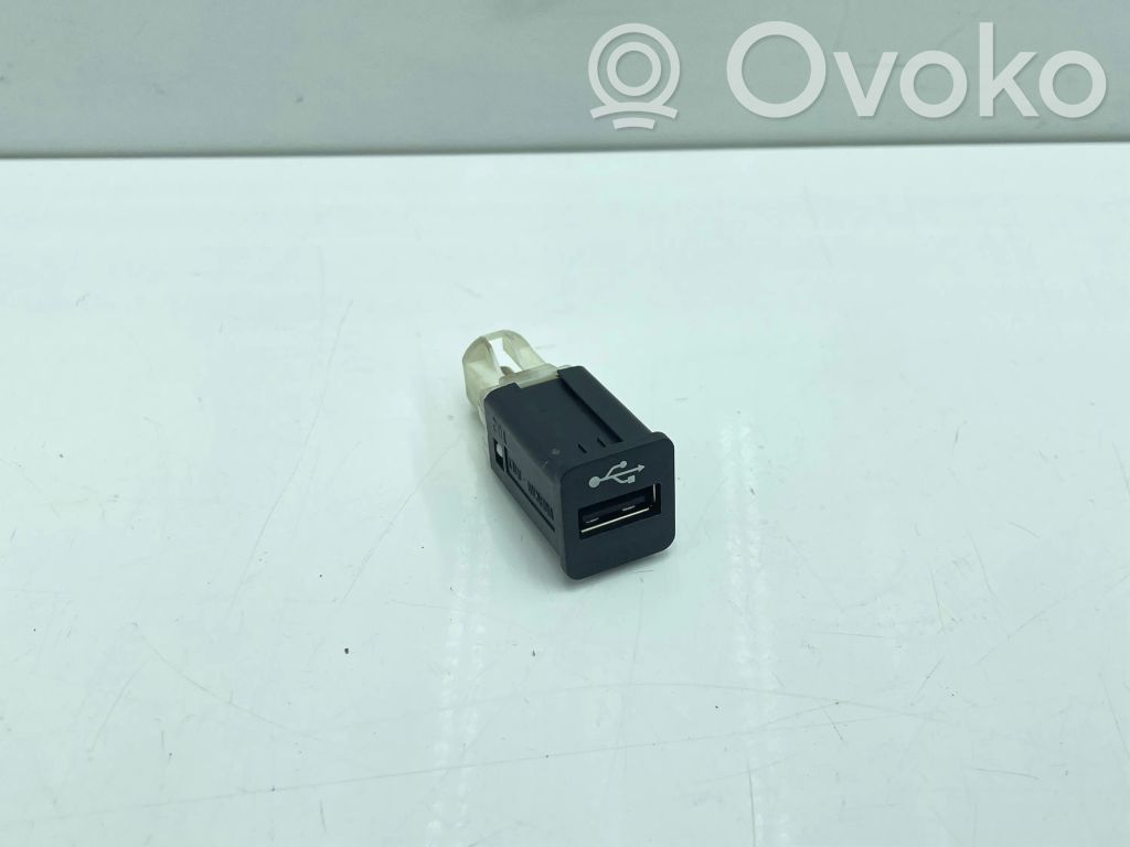 Enchufe conector USB   9237656,BMW8410