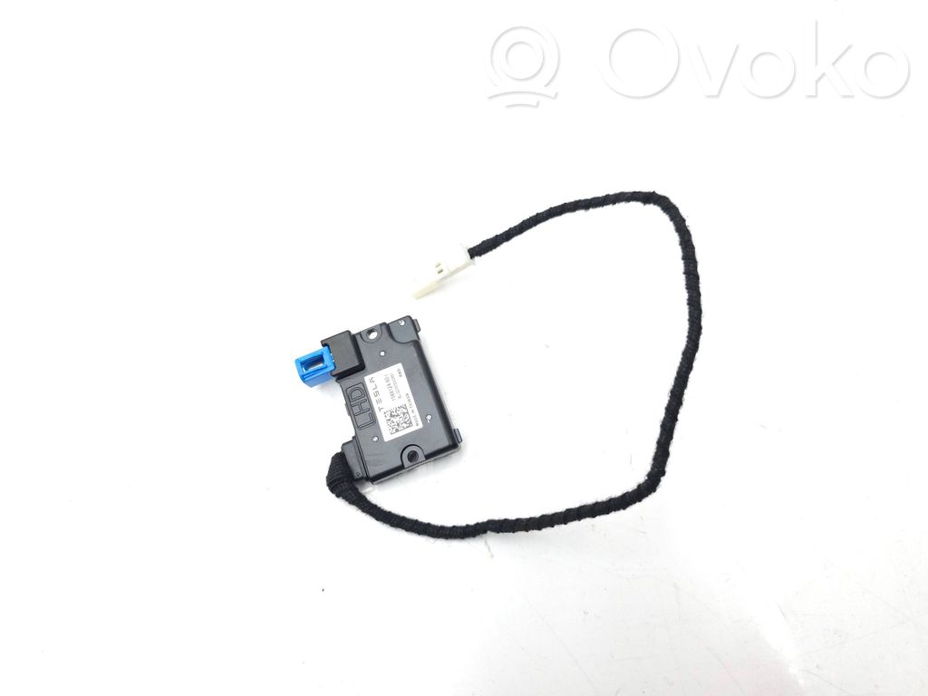 Tesla Model Y Windshield/windscreen camera 