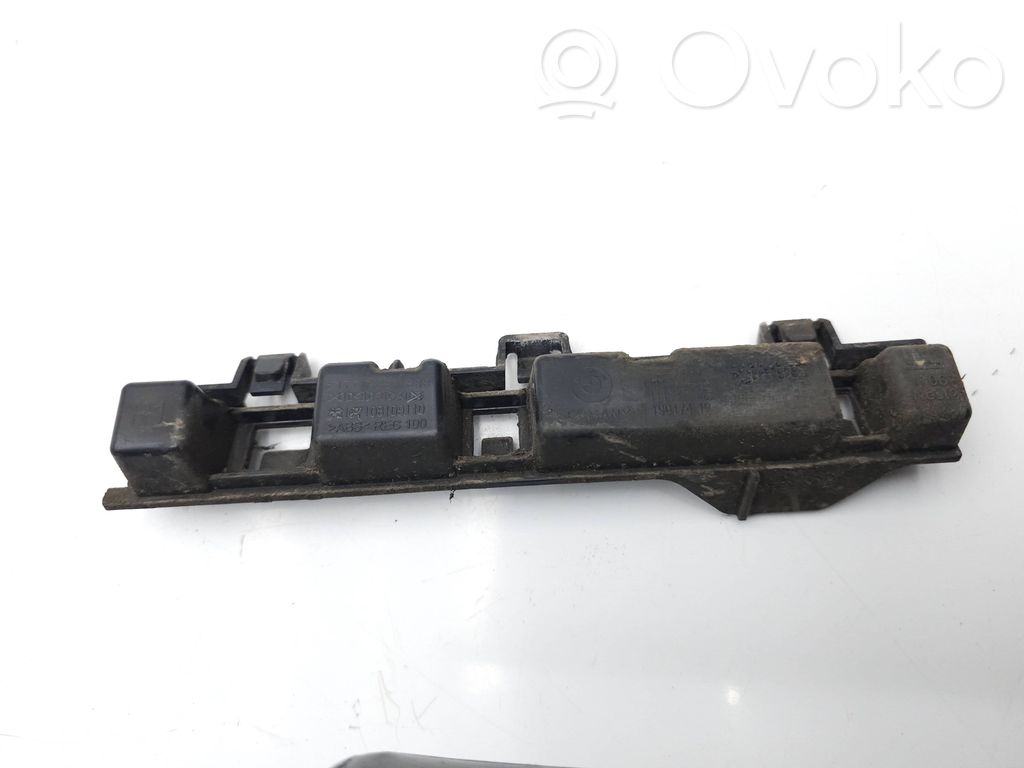 BMW 4 F32 F33 Ślizg listwy progowej 