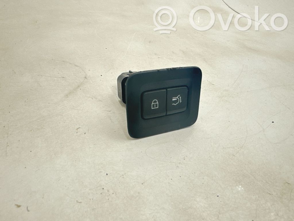 Mazda CX-30 Tailgate/trunk/boot open switch 