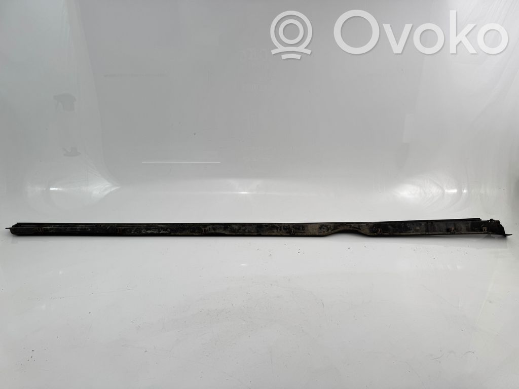 Tesla Model S Etuoven kynnyksen suojalista 