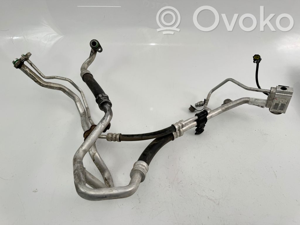 Tesla Model S Ilmastointilaitteen putki (A/C) 