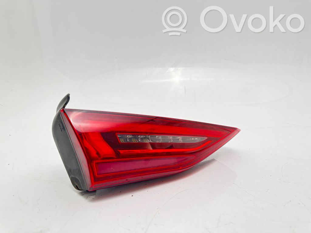 Lampy tylnej klapy bagażnika   8Y0945307,0021352113