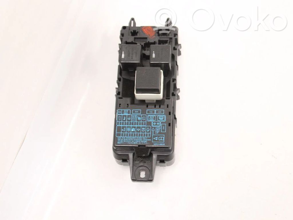 Mitsubishi Carisma Módulo de fusible 