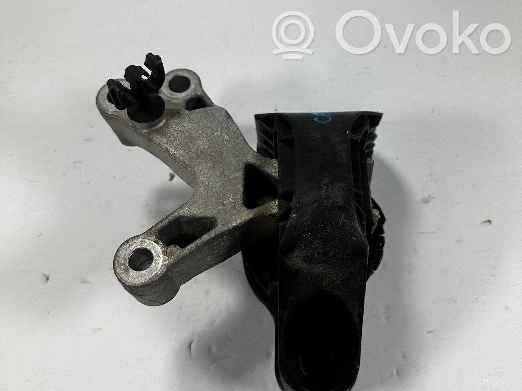 Engine mounting bracket   112849985R