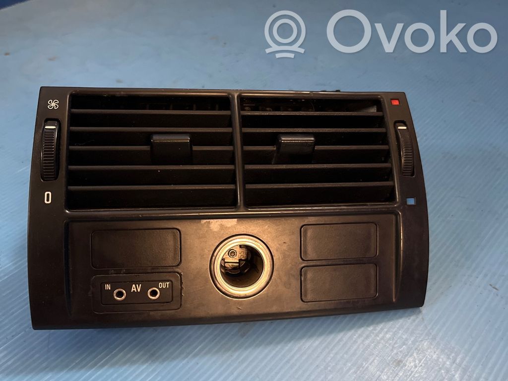 Rejilla de ventilación trasera   8409081,8370911,8370910