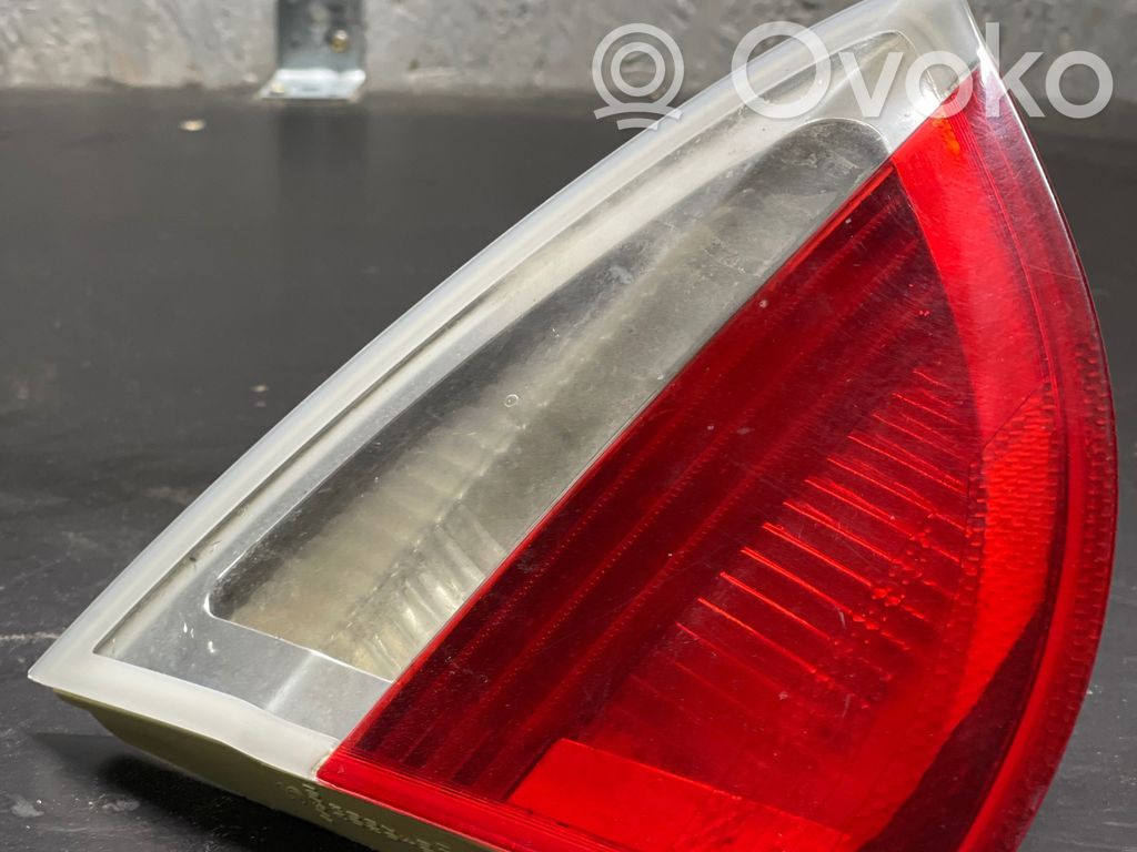 BMW 3 E90 E91 Aizmugurējais lukturis pārsegā 