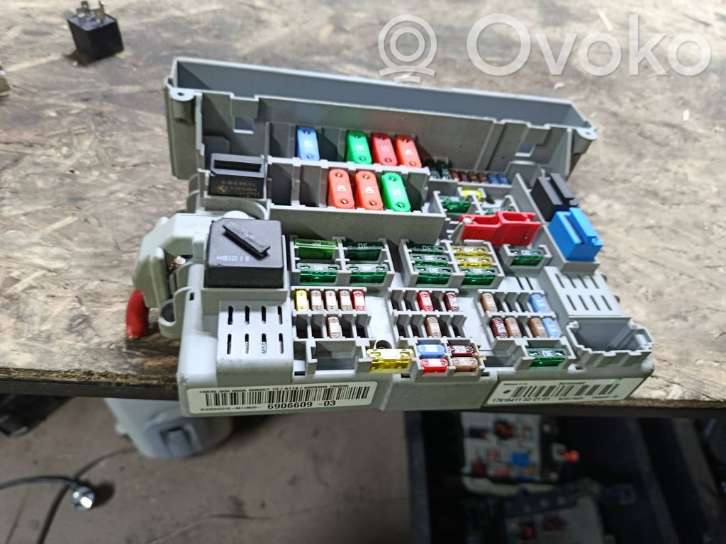 BMW 3 E90 E91 Drošinātāju kaste (komplekts) 