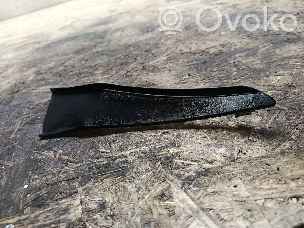 Ford Courier Priekinio stiklo apdaila 