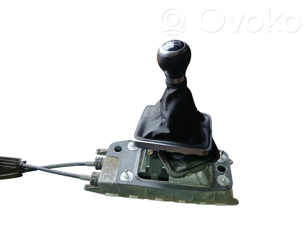 Volkswagen PASSAT B6 Gear shifter/selector 
