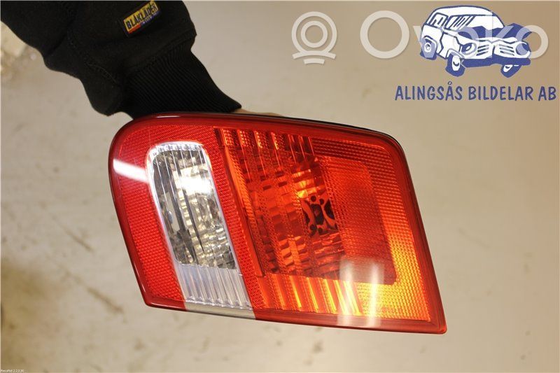 Tailgate rear/tail lights