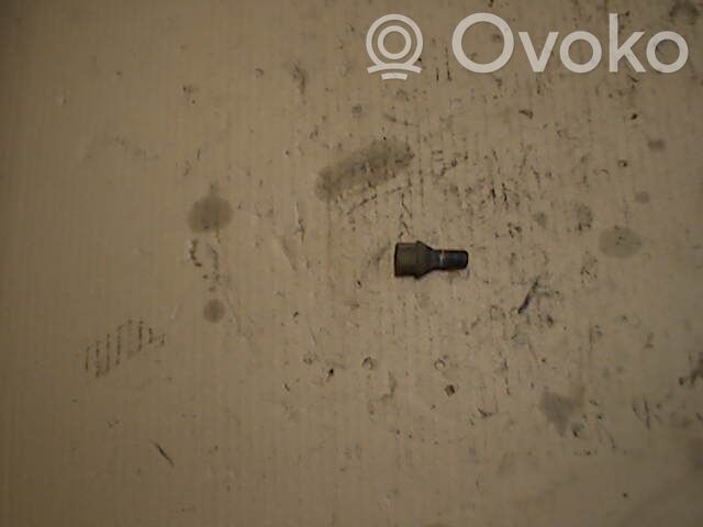 Opel Combo C Tuercas/tornillos 