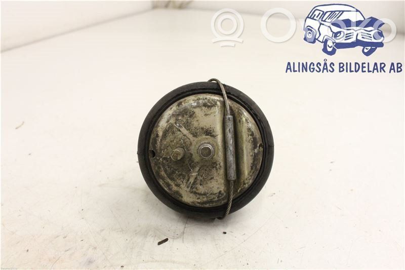 Volvo S70  V70  V70 XC Engine mount bracket 