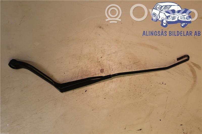Front wiper blade arm