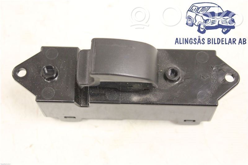 Electric window control switch   8608A066