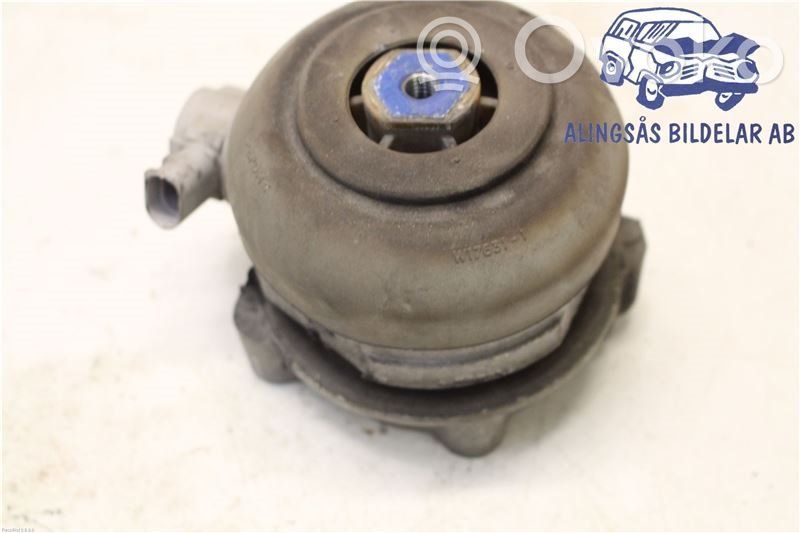 Engine mount bracket   4E0199381