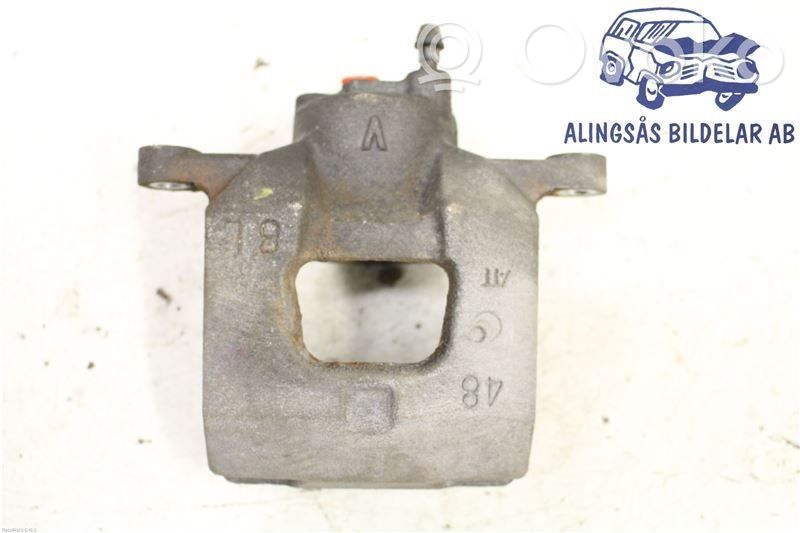 Toyota iQ Zacisk hamulcowy przedni 