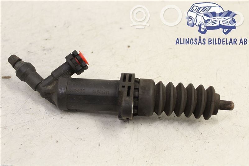 BMW 3 F30 F35 F31 Siłownik sprzęgła / Wysprzęglik 
