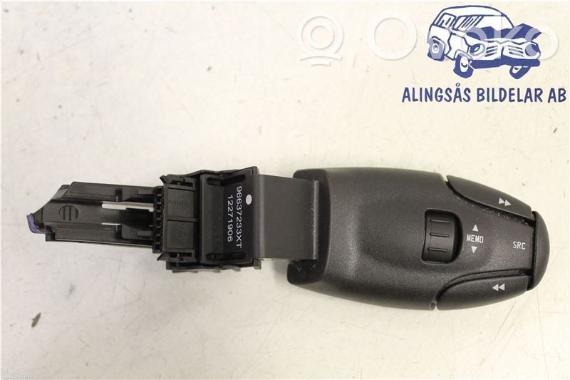 Peugeot 3008 I Steering wheel buttons/switches 