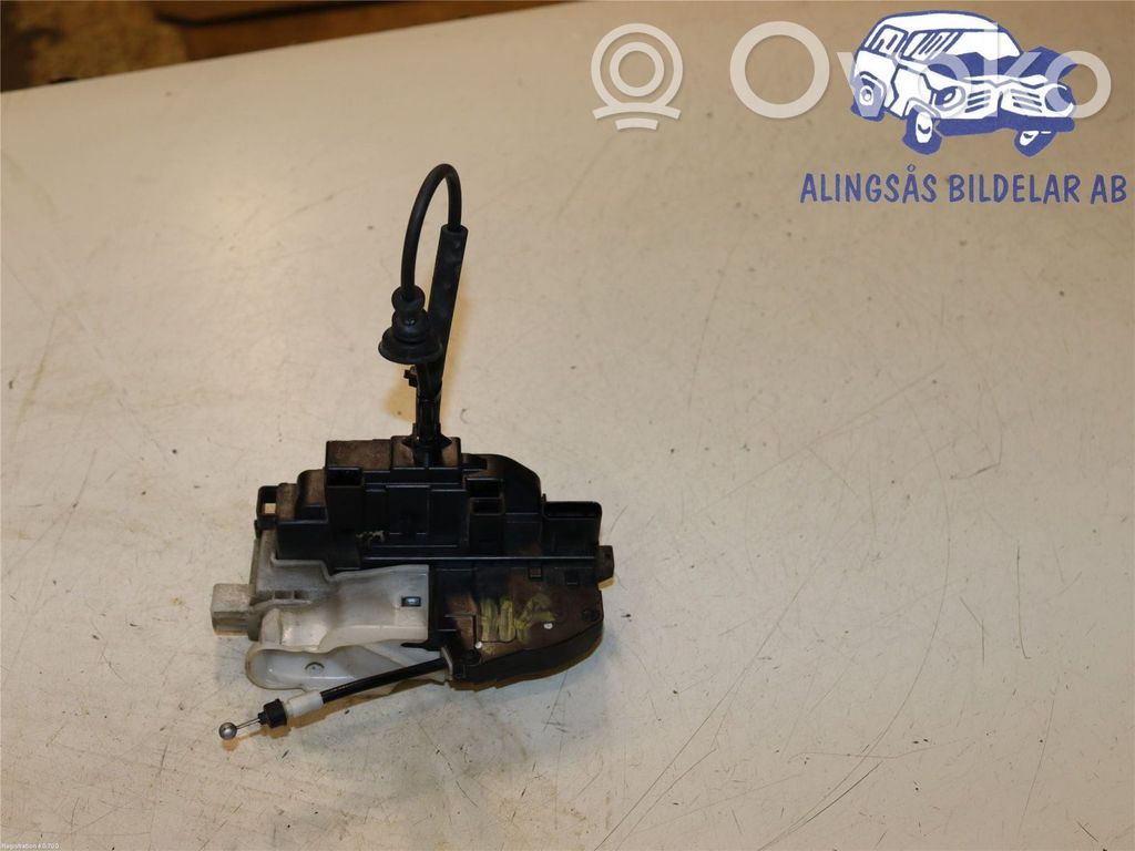 Priekšpusē slēdzene   813201H060