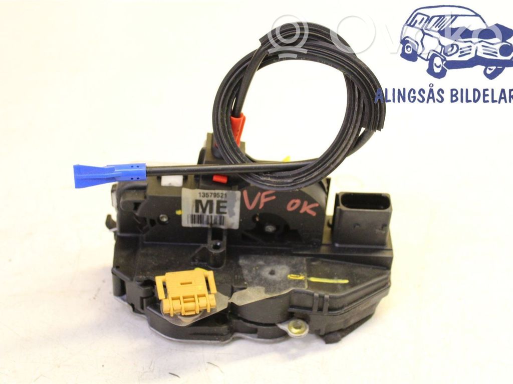 Opel Zafira C Front door lock 
