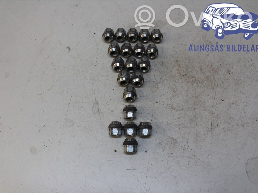 Opel Astra K Tuercas/tornillos 