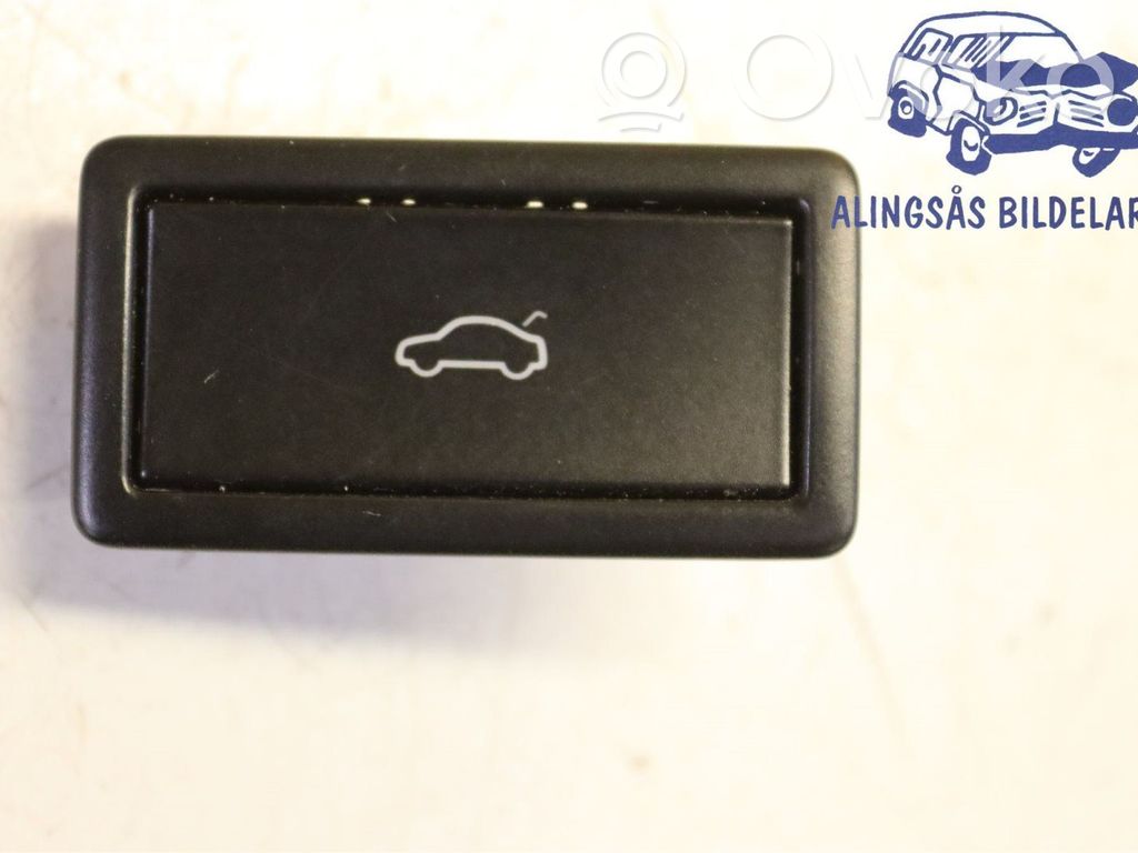 Volkswagen Tiguan Tailgate/boot open switch button 