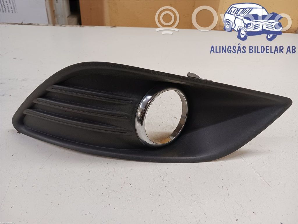 Ford Focus Etusumuvalon ritilä 