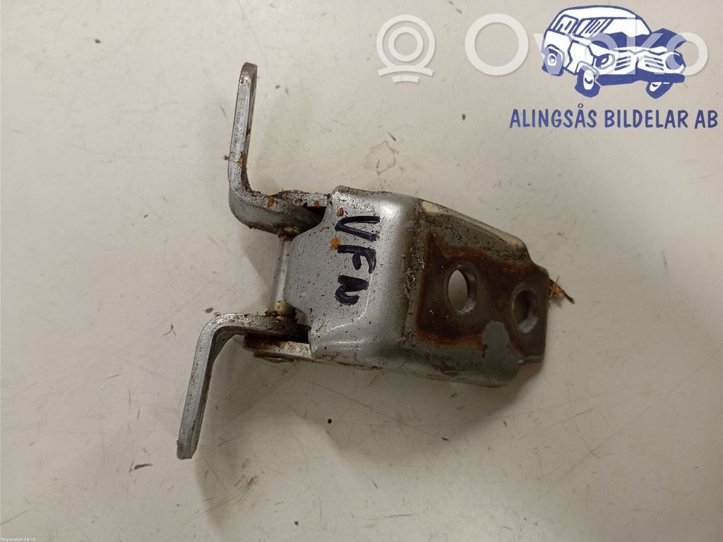 Front door lower hinge   D46158210A