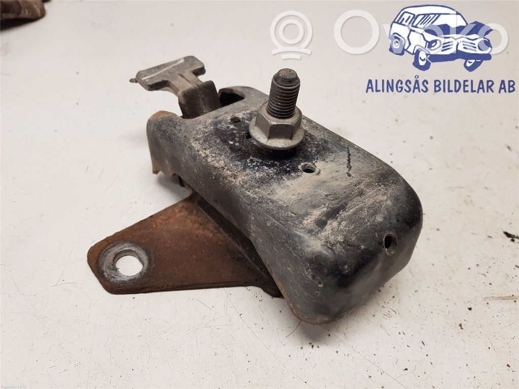 Volkswagen Amarok Engine mount bracket 
