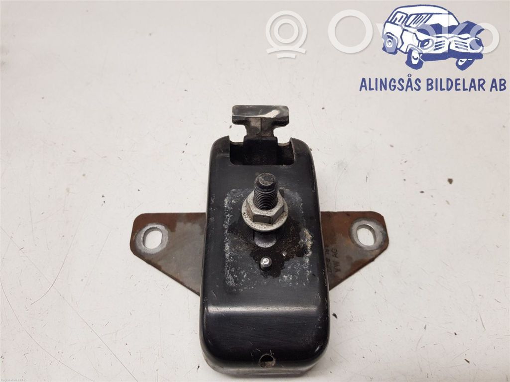 Volkswagen Amarok Engine mounting bracket 