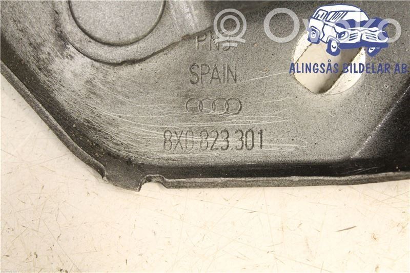 Engine bonnet/hood hinges   8X0823301