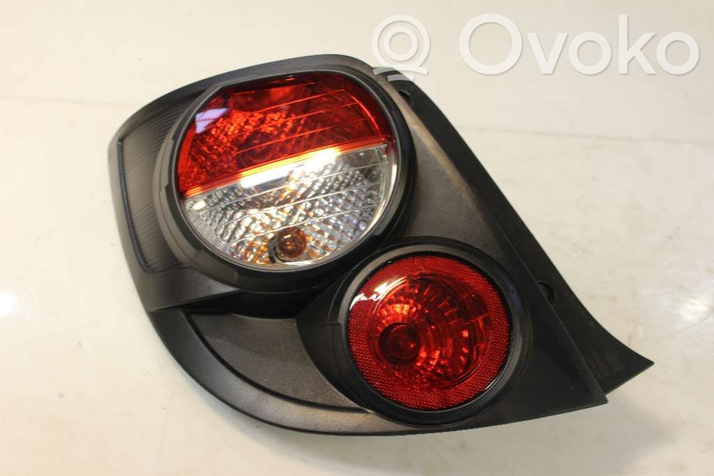 Chevrolet Aveo Aizmugurējais lukturis virsbūvē 