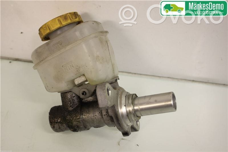 Subaru Legacy Brake fluid reservoir 