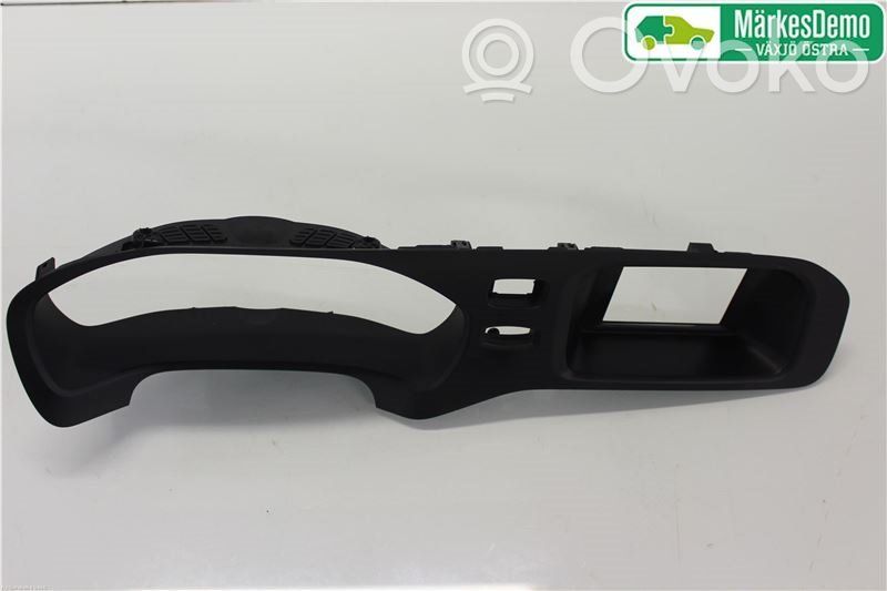Volvo V40 Radio/GPS head unit trim 