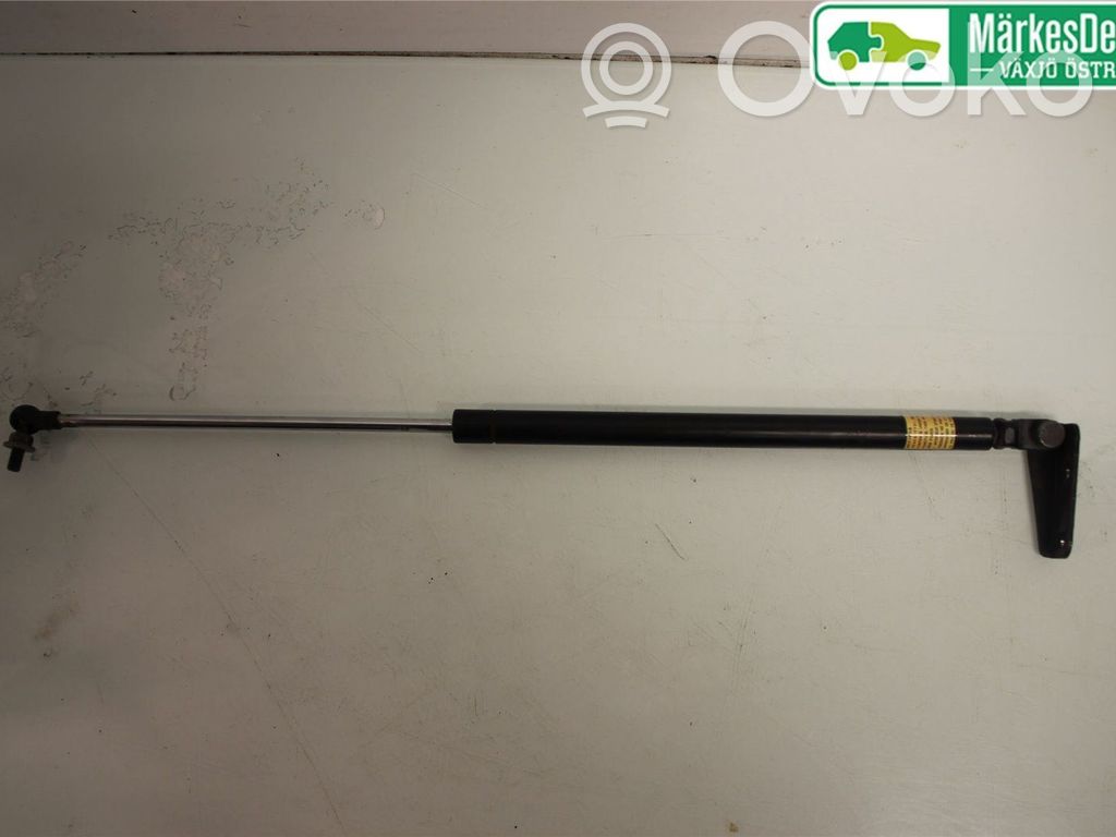 Subaru Legacy Tailgate strut 