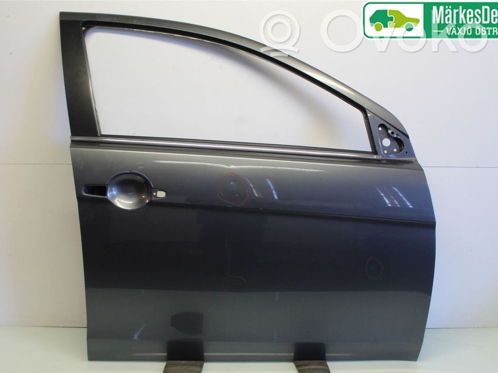 Front door   5700A558