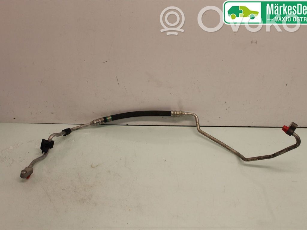 BMW 1 E81 E87 Ilmastointilaitteen putki (A/C) 