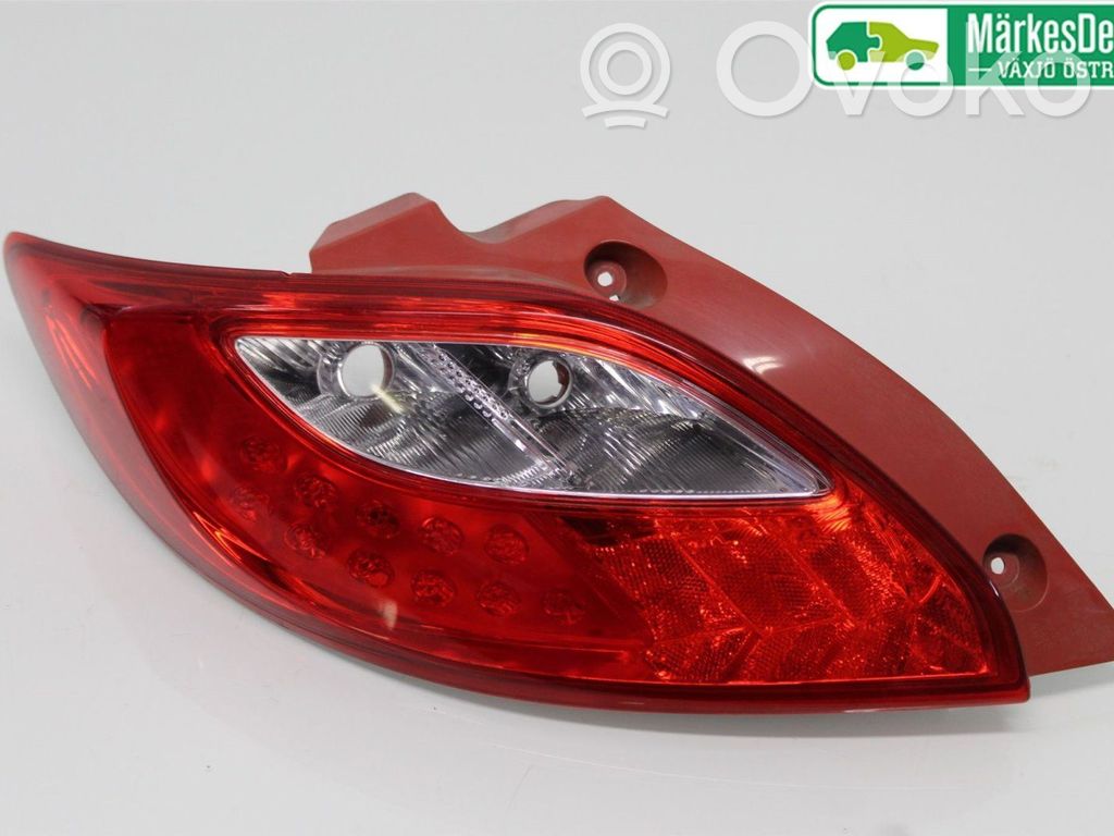 Mazda 2 Aizmugurējais lukturis virsbūvē 